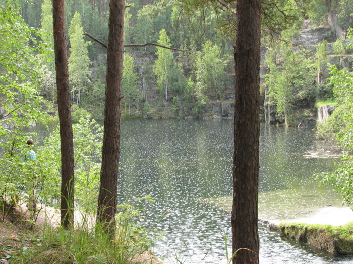 Осадки озеры. Озеро Тальков камень климат. Тальков камень туризм. Дождь на озере. Озеро в лесу дождь.