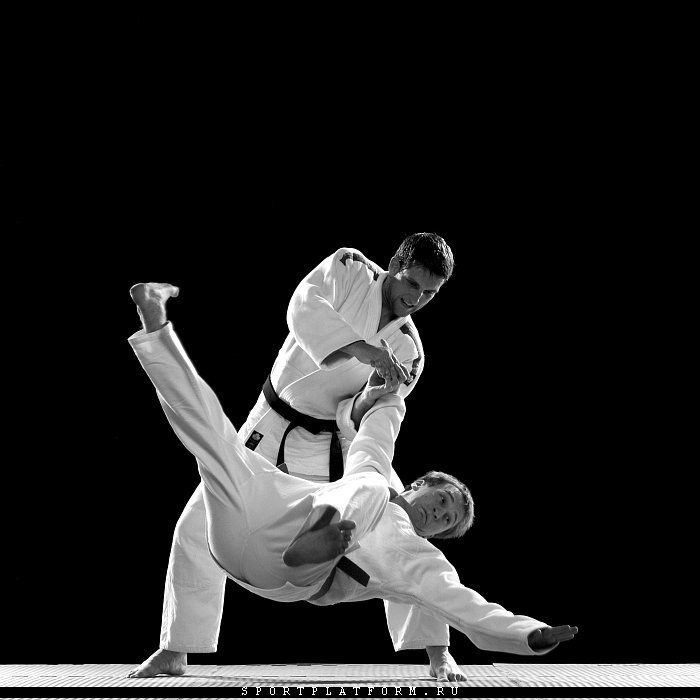 Спорт / Фото айкидо в студийном свете