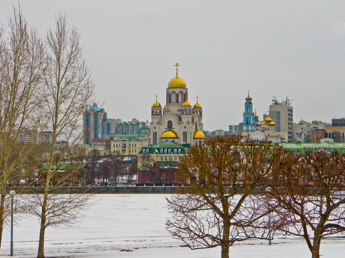 Март фото екатеринбург. Екатеринбург весной. Екатеринбург 2012. Солнечный Екатеринбург зима. ЕКБ весной достопримечательности.