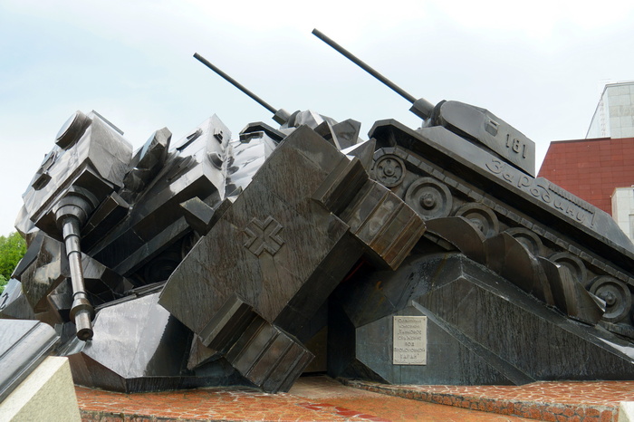 т-34 таранит тигр.jpg