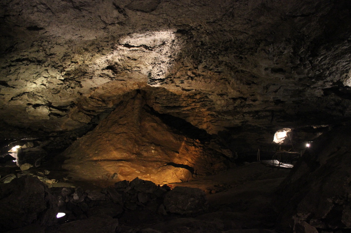 Грот географов в кунгурской пещере. Каверна пещера. Пещера в калифорнийском национальном парке. Сура аль кахф в пятницу читать. Где находится пешагор.