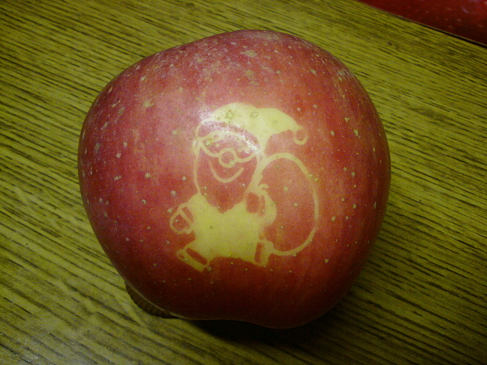 Яблоко из магазина