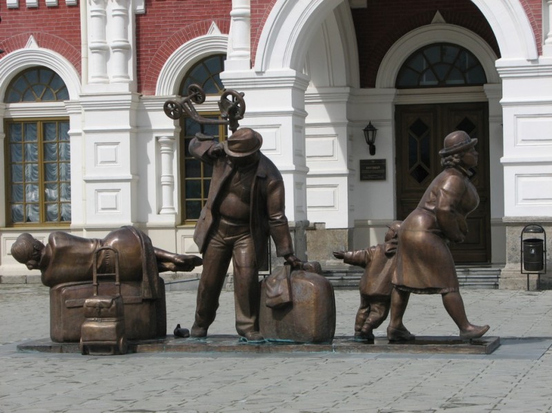 Необычные памятники в москве