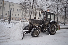 Из-за снегопадов коммунальщики работают в усиленном режиме