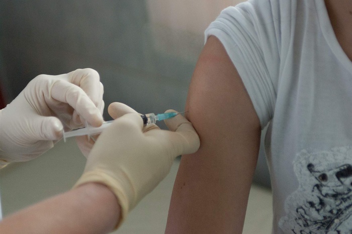 Медики приглашают жителей Екатеринбурга на прививку от клещевого энцефалита