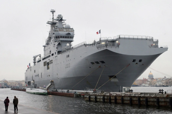 Начался демонтаж российского оборудования с вертолетоносцев «Мистраль»
