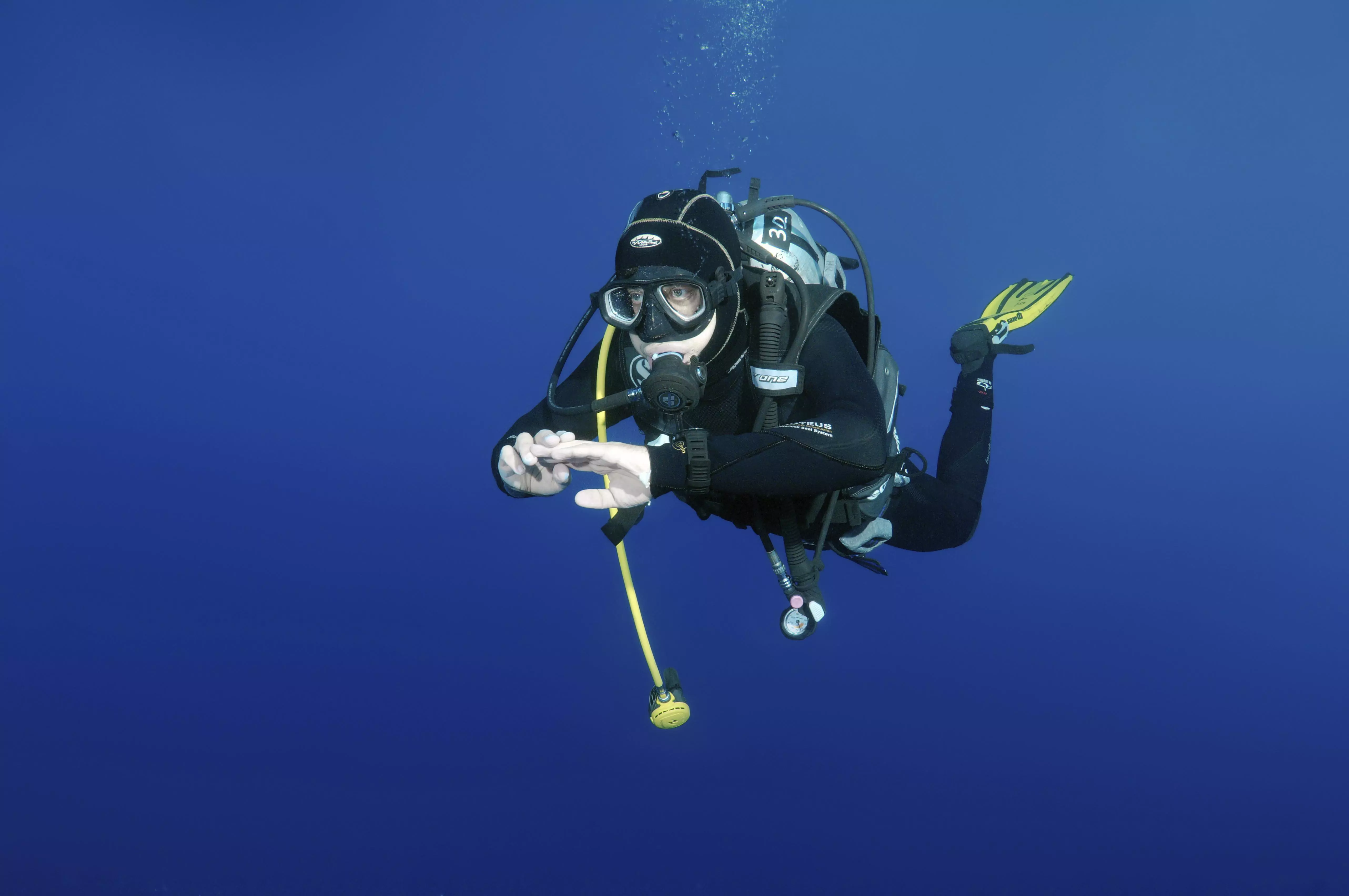В сургутском бассейне утонул водолаз