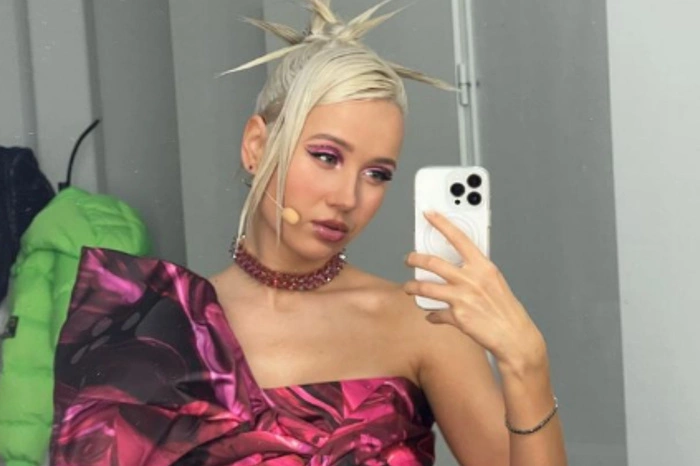 Клаве Коке предложили подарить Егору Криду «шуточный стриптиз»