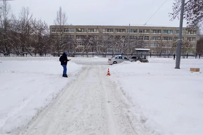 В Екатеринбурге водитель «Газели» скрылся с места ДТП, бросив женщину-пешехода с открытым переломом