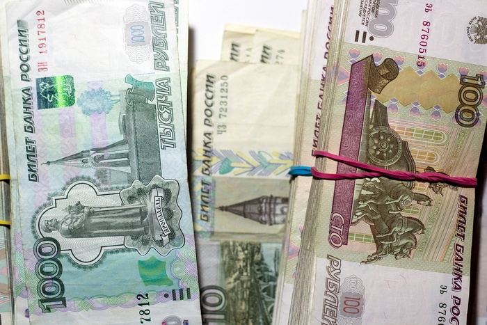 В Свердловской области зарплаты выросли до 75 тысяч рублей