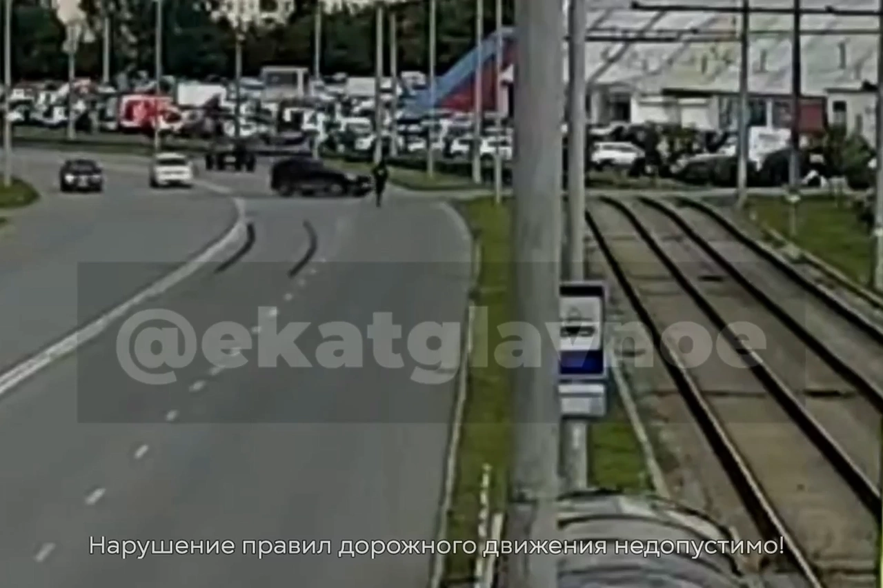 На Ботанике самокатчик влетел в кроссовер — видео