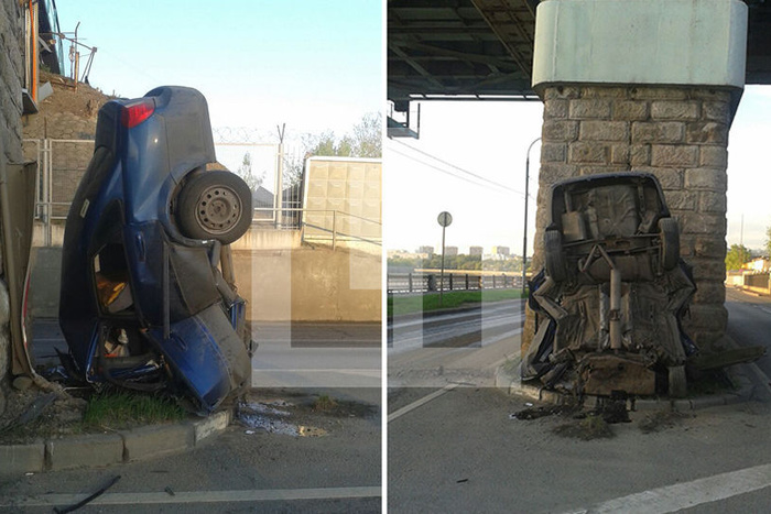 В Москве водитель с ножом в груди врезался в опору моста