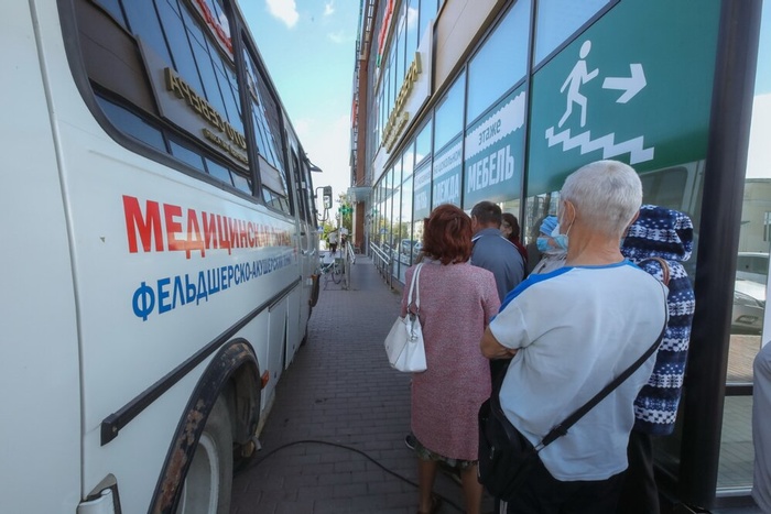В Свердловской области открыто более 40 мобильных ФАПов, где можно поставить прививку от гриппа