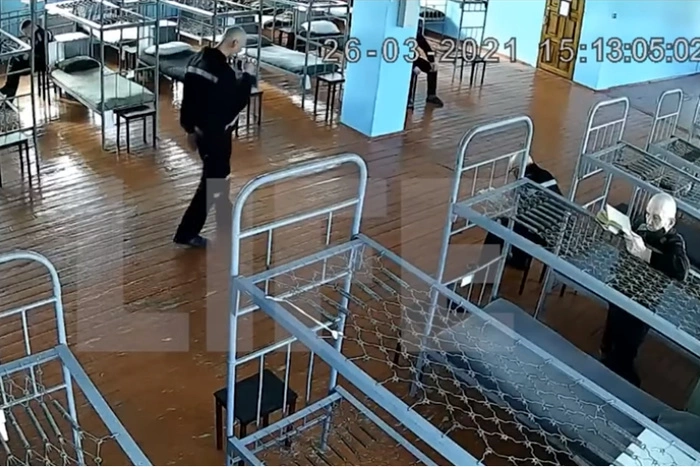 Навальный подает в суд на колонию в Покрове из-за вырезанной в газете статьи