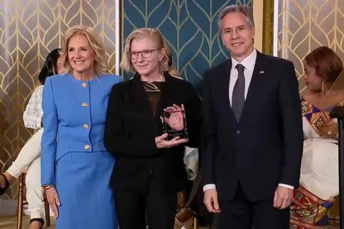 Блинкен 8 марта наградил в Белом доме известную украинскую неонацистку Тайру