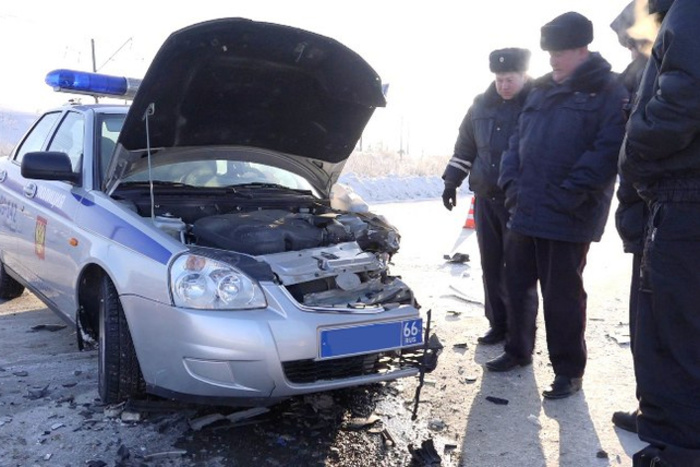 Полицейский и пенсионер пострадали в ДТП с патрульным автомобилем на Урале