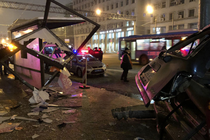 Труп пассажира отбросило в багажник машины в Москве в момент ДТП