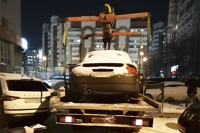 В Екатеринбурге у мужчины забрали кабриолет
