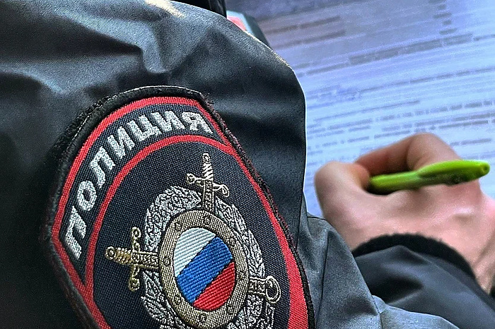 Оторвавшееся в ДТП на ЕКАД колесо разбило лобовое стекло проезжавшему мимо микроавтобусу (ФОТО)