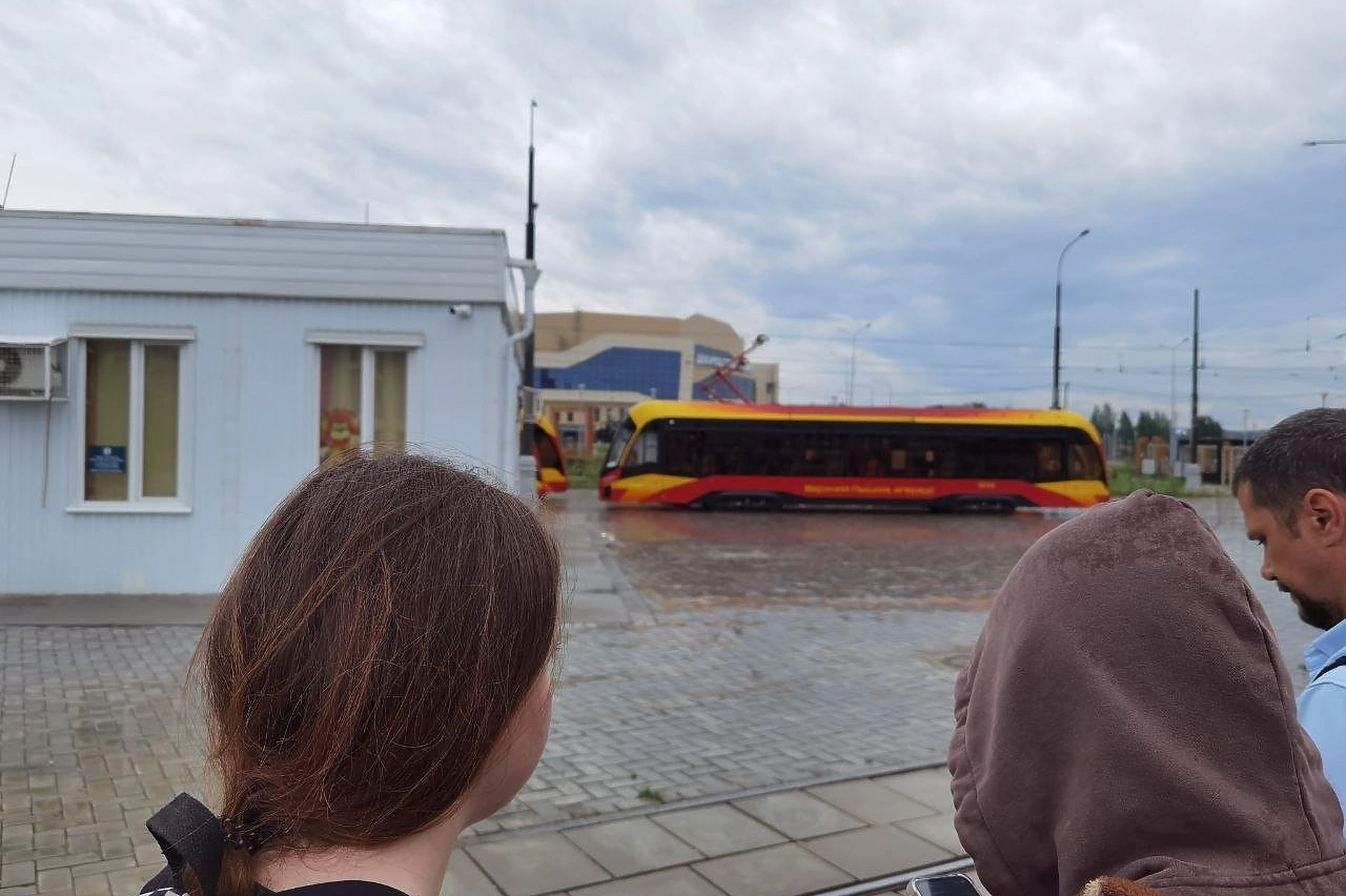 «Львята» застряли в Верхней Пышме из-за аварии на трамвайных путях (ФОТО)