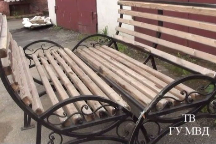 Воры украли две скамейки с набережной в Нижнем Тагиле, чтобы поставить на даче
