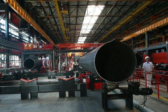 На уральском комбинате женщину раздавило тонной металла