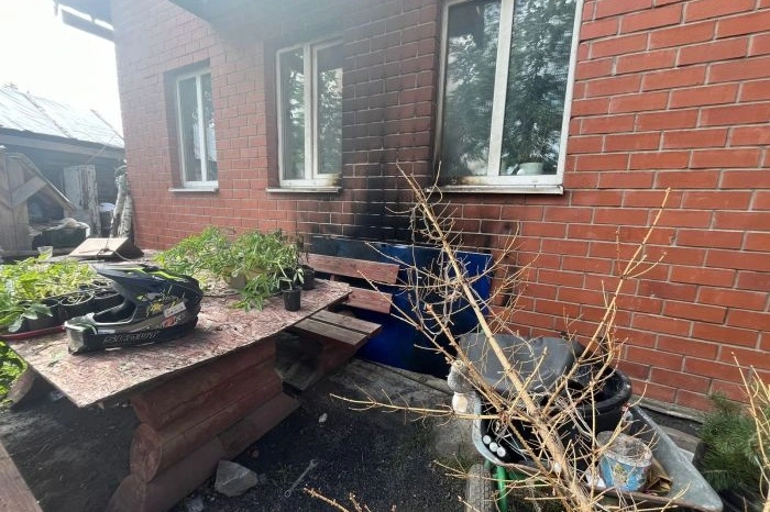 Свердловчанин, который поджёг свою жену из ревности, ранее избивал её табуреткой