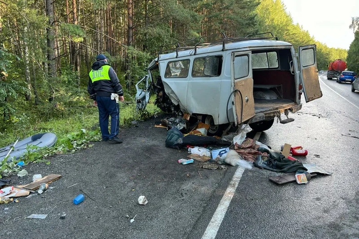 Один человек погиб и пять получили травмы на Арамильском тракте в Екатеринбурге (ФОТО)