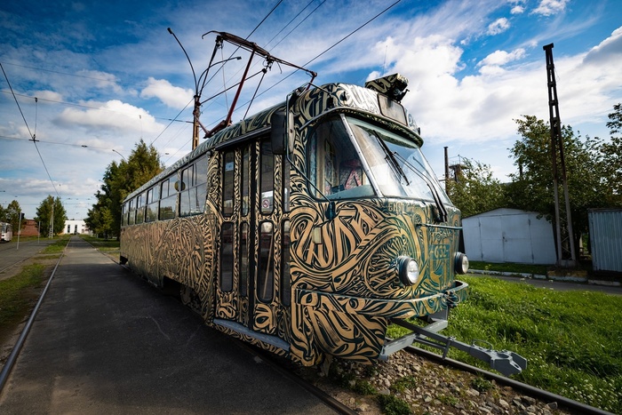 По Екатеринбургу начнёт ездить расписанный художником трамвай