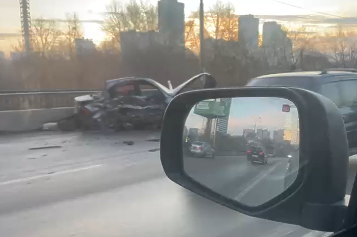 На Уктусе главная улица встала в трёхкилометровую пробку