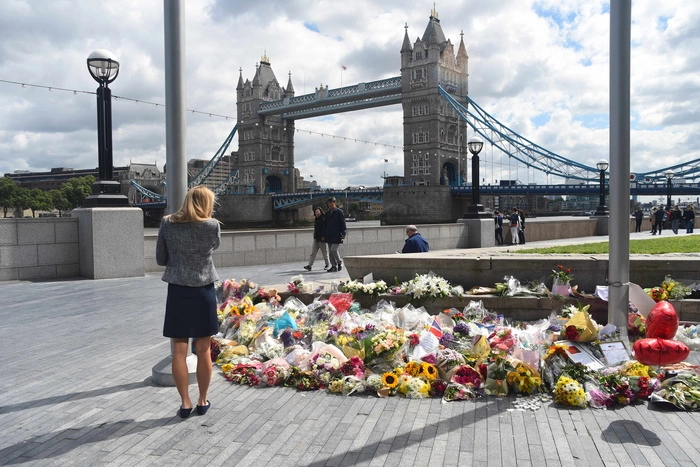 Партия Терезы Мэй потеряла большинство в парламенте