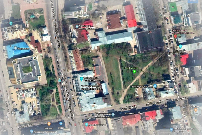 Жильцы дома, который хотят снести ради филармонии, устроили пикник в его защиту