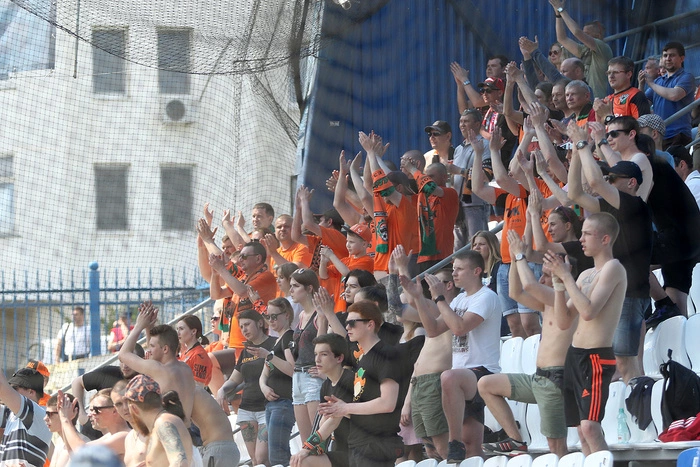 ФК «Урал» отказался усмирять фанатов, протестовавших в сквере