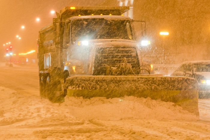 Водители застряли на перекрытой из-за снегопада трассе М-5 в Челябинской области