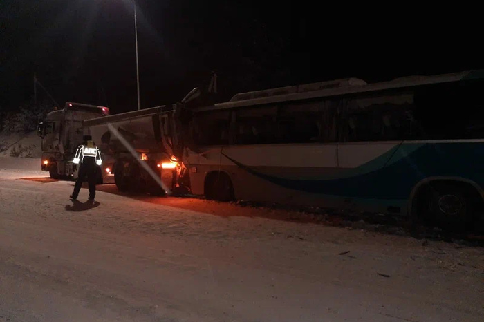 Водитель междугороднего автобуса, следовавшего в Краснотурьинск, погиб на Серовском тракте