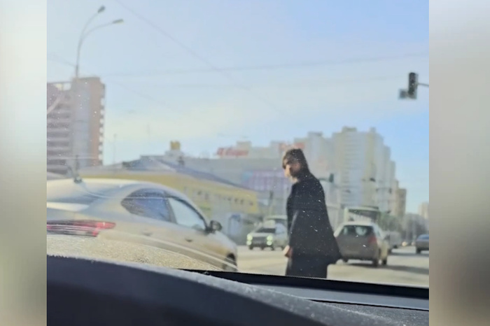 В Екатеринбурге объявился маг, который «заколдовывает» машины прямо в потоке