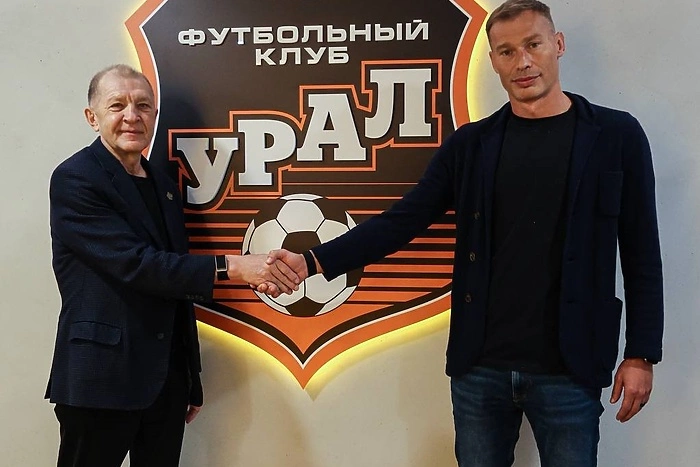 Новым тренером футбольного клуба «Урал» стал Василий Березуцкий