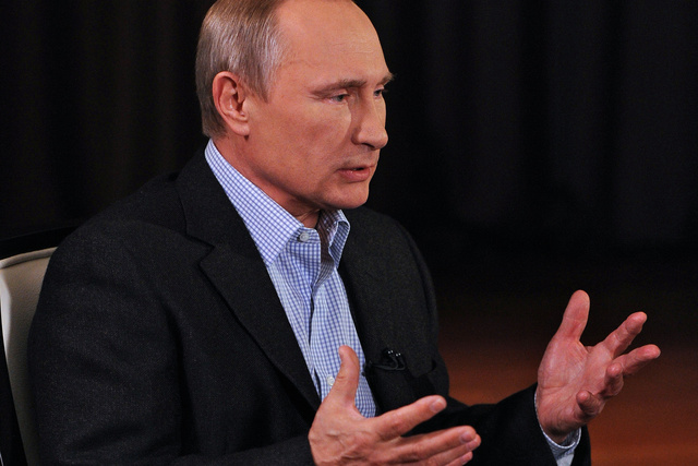 Путин распорядился повысить минимальный балл ЕГЭ для поступления в вузы