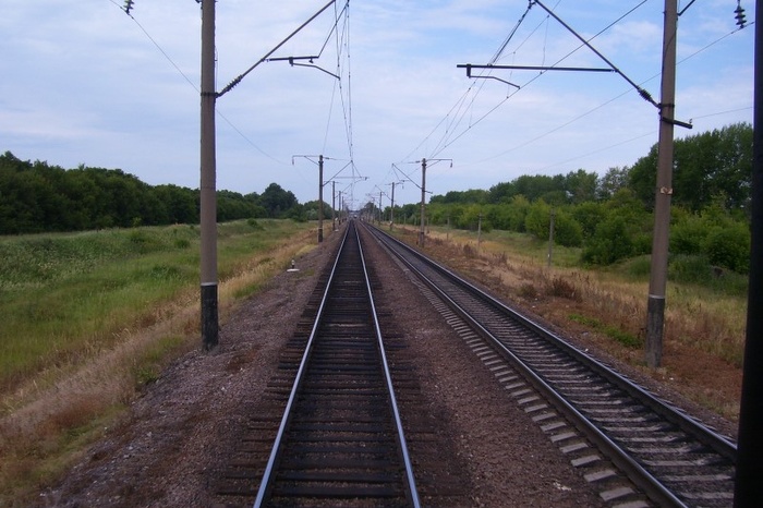 Двенадцатилетняя девочка бросилась под поезд в Первоуральске