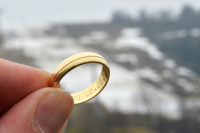 Челябинские спасатели сняли с пальца англичанина застрявшее обручальное кольцо