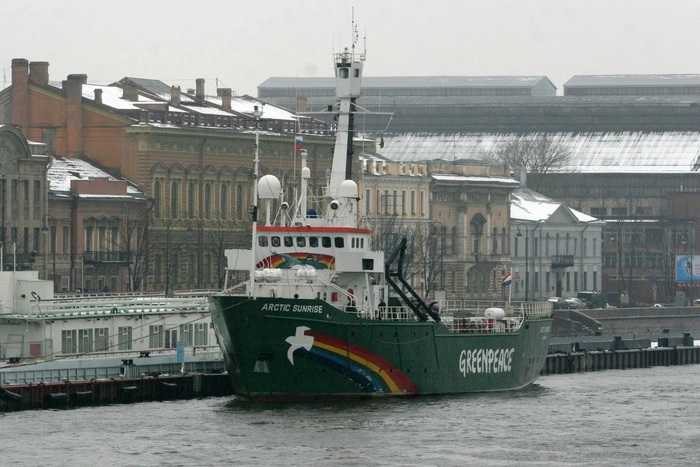 Суд в Гааге взыскал с России €5,4 млн за задержание судна Arctic Sunrise