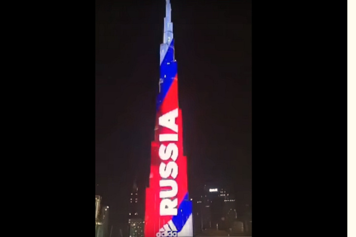 Высочайший небоскреб мира окрасился в российский триколор