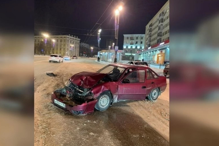 В Екатеринбурге автомобилист потерял сознание и устроил массовое ДТП