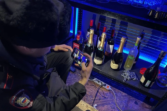 Полиция Екатеринбурга устроила облаву на скандальный бар в самом центре