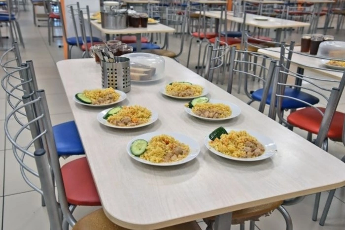 Почти все свердловские школы провалили проверку по организации питания Роспотребнадзора