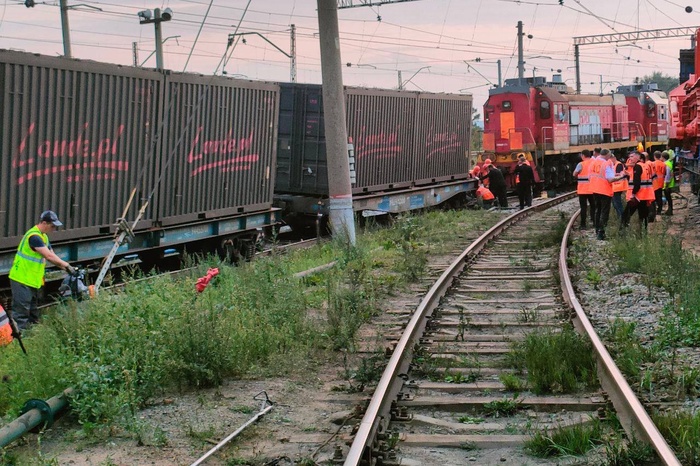В Екатеринбурге сошли с путей вагоны грузового поезда