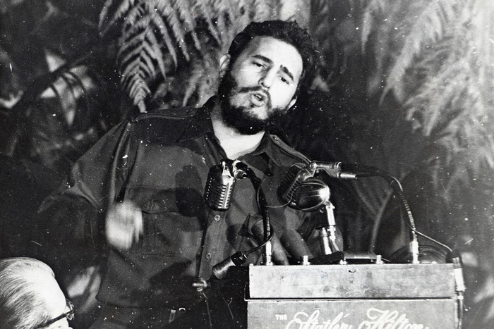 DM: Фидель Кастро жил как король на секретном острове с любовницами