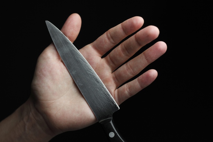 Неизвестный с ножом напал на офис Сбербанка в Екатеринбурге