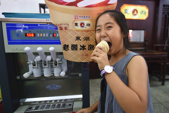 Путин стал лицом мороженого в Китае (ФОТО)