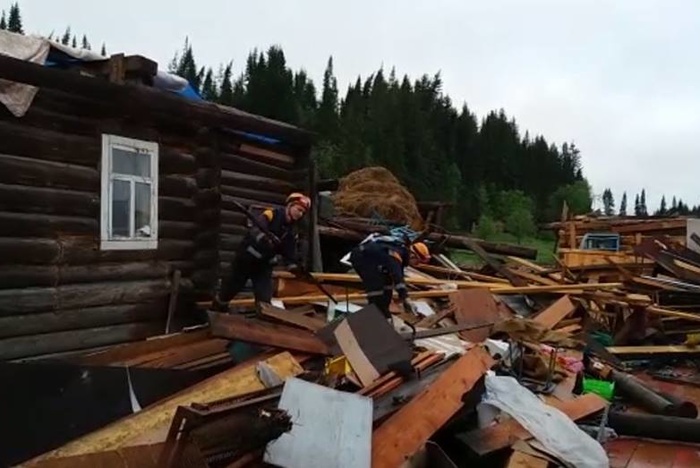 Прокуратура: 44 жителя Староуткинска не получили матпомощь после урагана